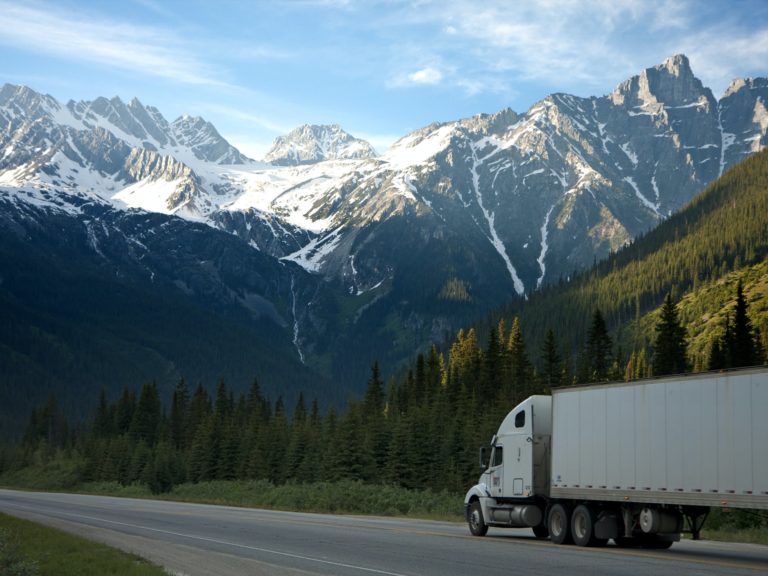 Camion en carretera